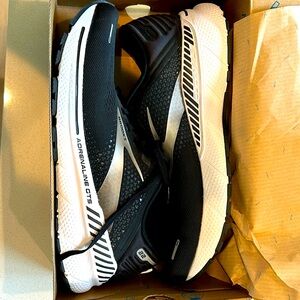 Brooks Adrenaline GTS 22